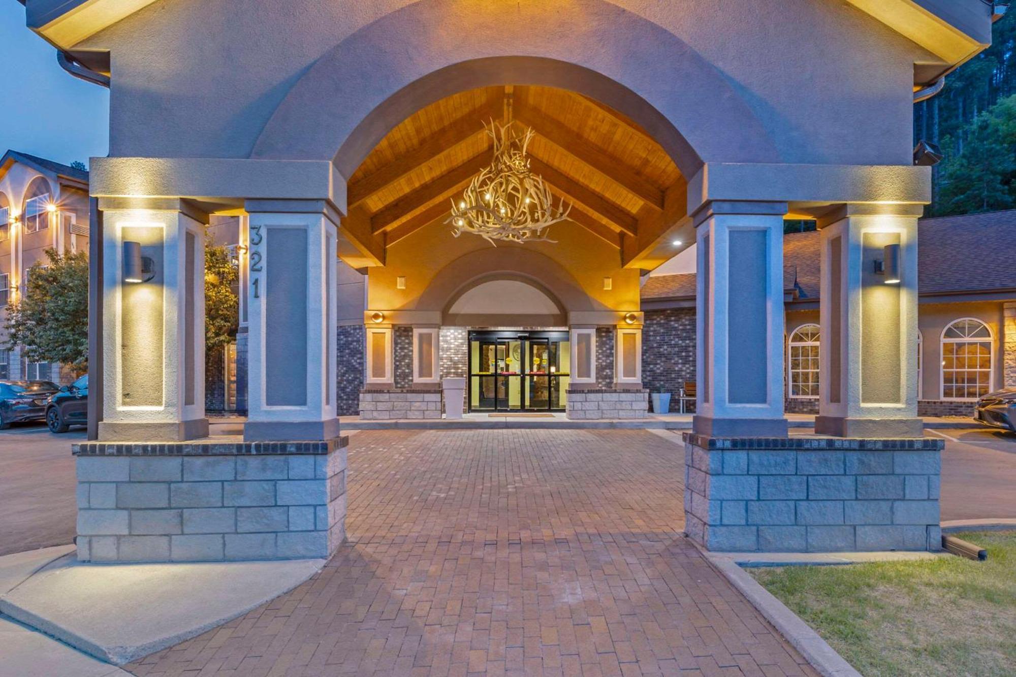Comfort Inn & Suites Mt Rushmore Keystone Exterior photo