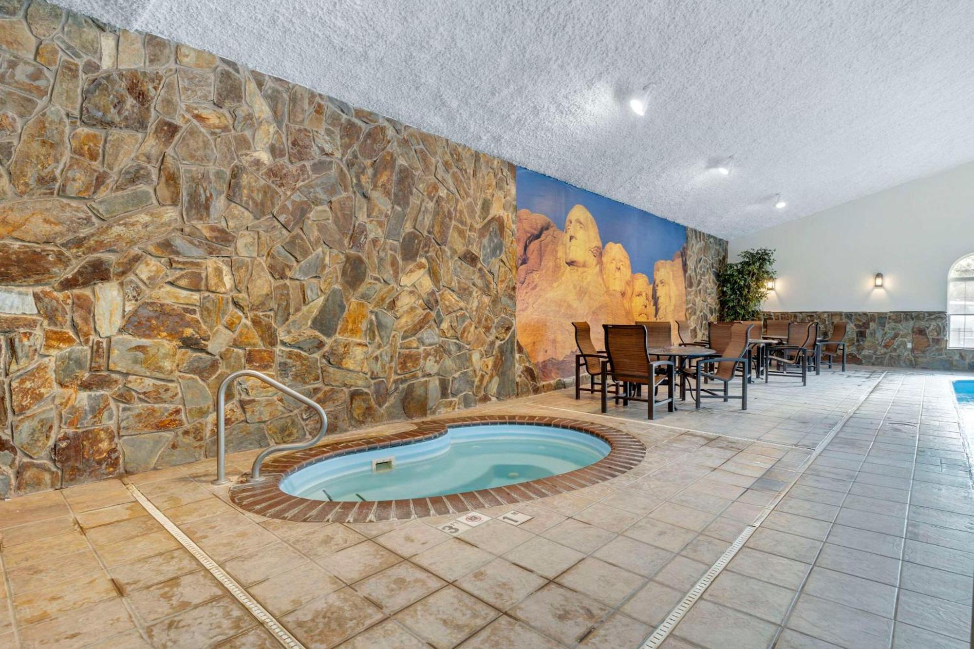 Comfort Inn & Suites Mt Rushmore Keystone Exterior photo